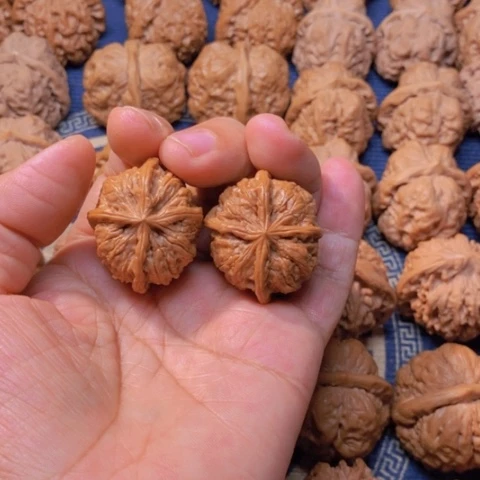 【闪购商品】吊坠文玩核桃馮**月练手四棱35