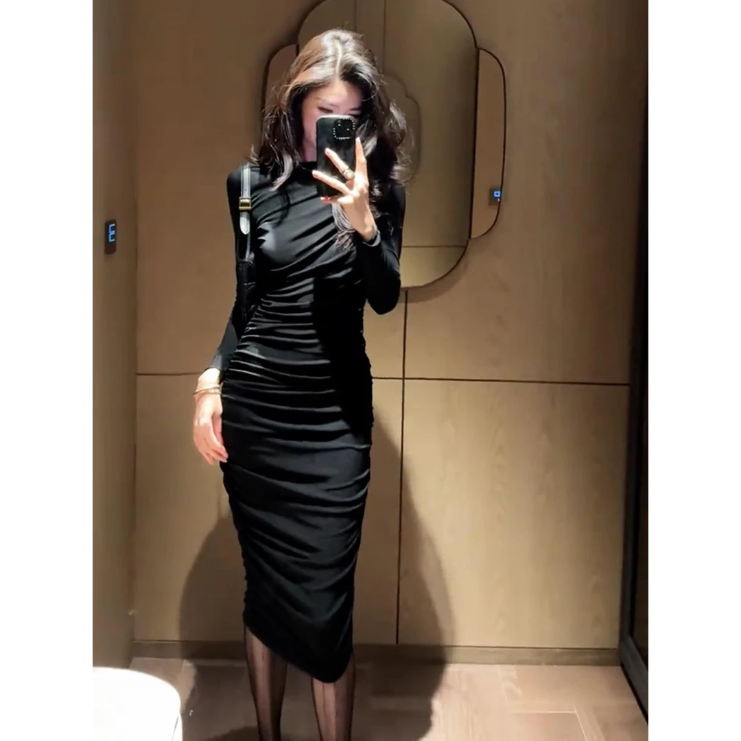 气场强大御姐气质长裙漂亮冷淡系高级感又a又飒黑色褶皱连衣裙秋