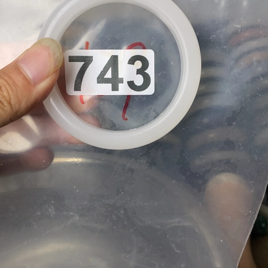 石英质玉手镯未镶嵌5556