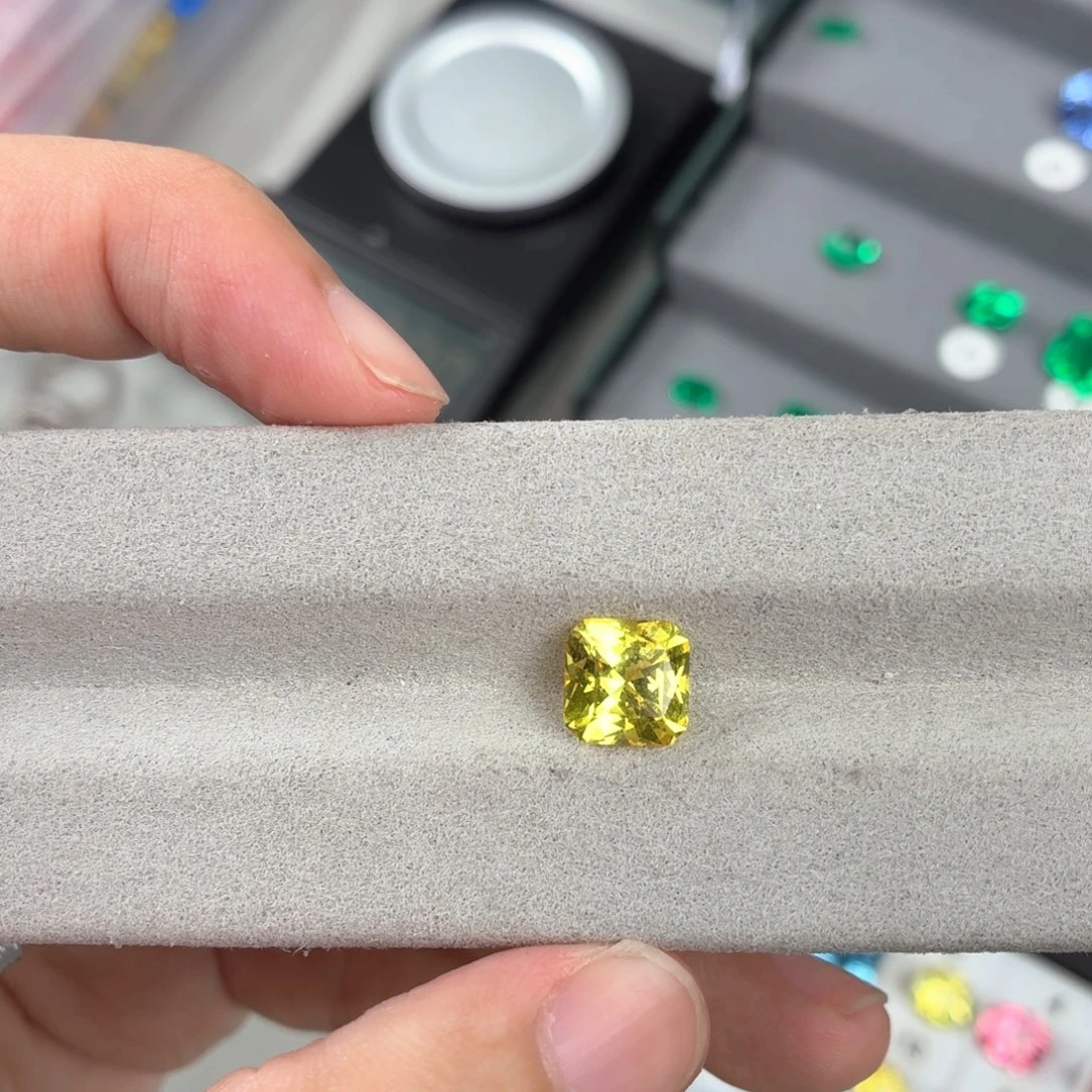 你***爹裸石合成（培育）石榴石3.35ct