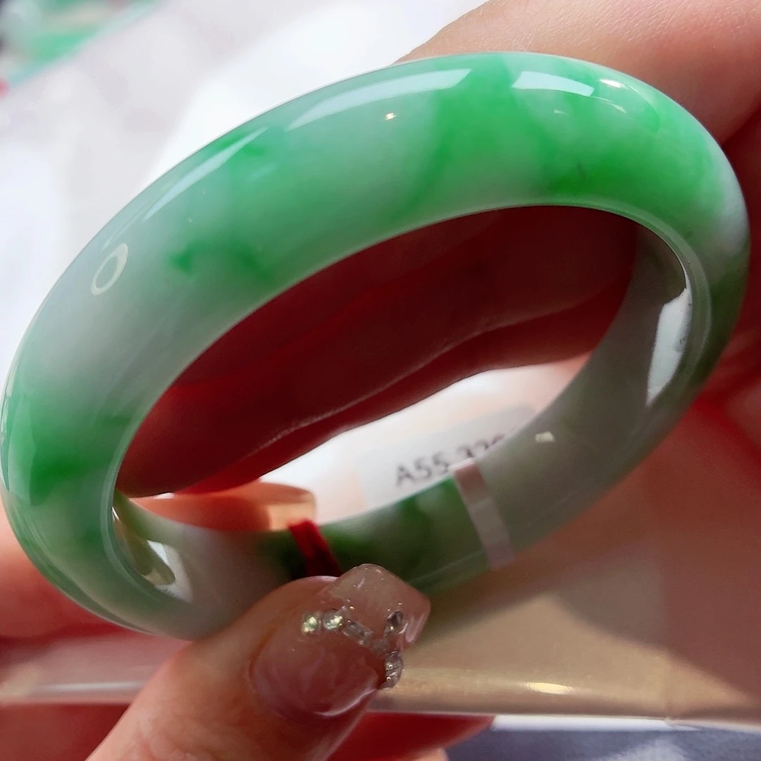 翡翠未镶嵌手镯白底青飘阳绿花88-6