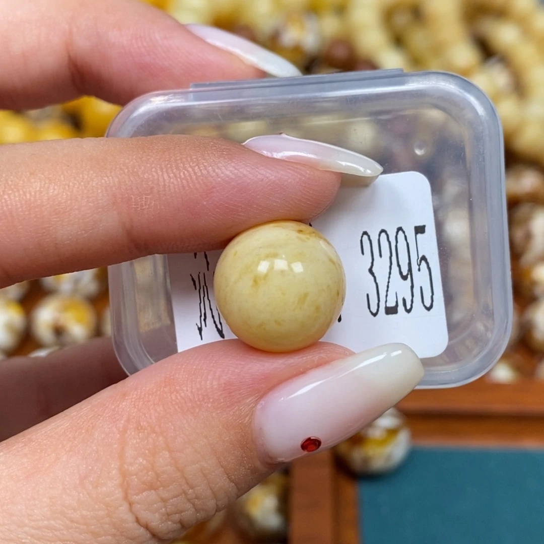 蜜蜡未镶嵌珠宝奇石3295