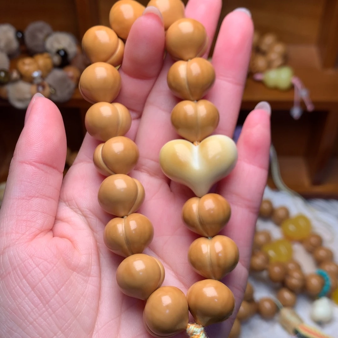 吊坠猴头核桃15高定屁桃手持爱心