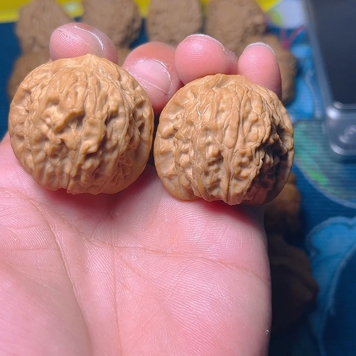 文玩核桃吊坠阿****e红豆