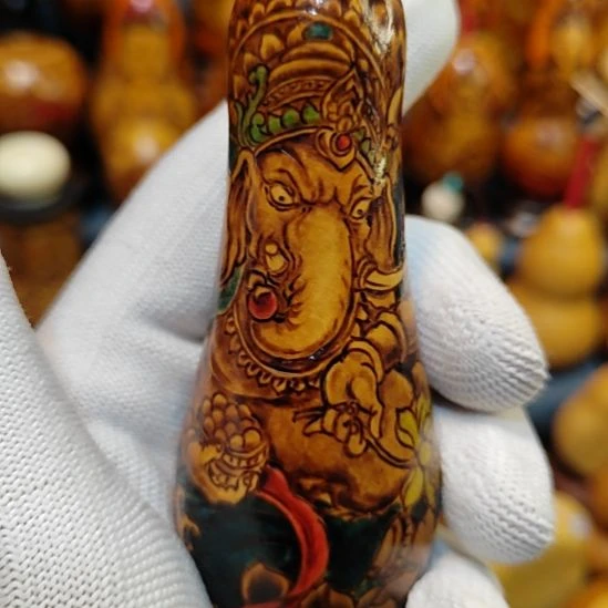 无***为葫芦随型设计手把件