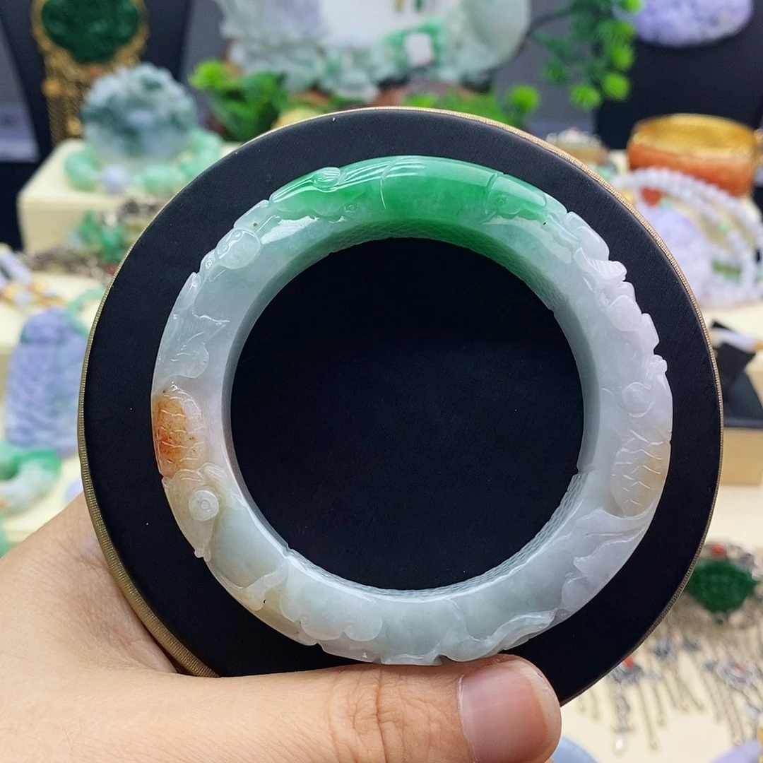 翡翠手镯未镶嵌荷叶鱼手镯