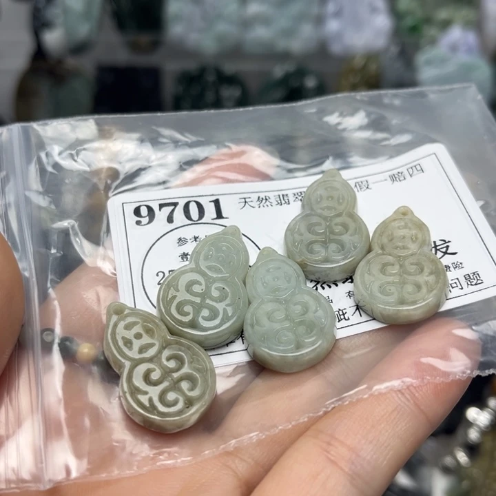 翡翠未镶嵌吊坠(不含链)9701