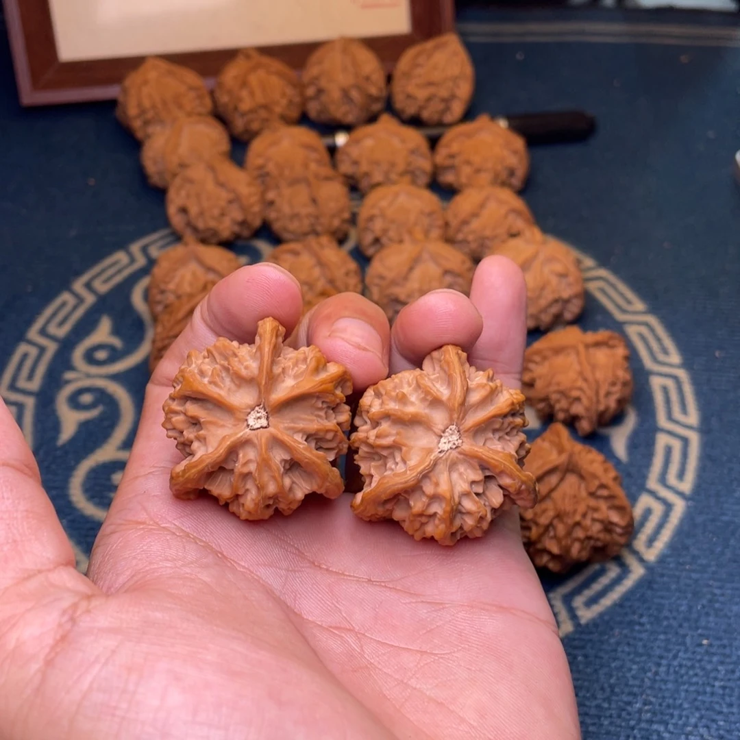 大***杨把件文玩核桃盘山40