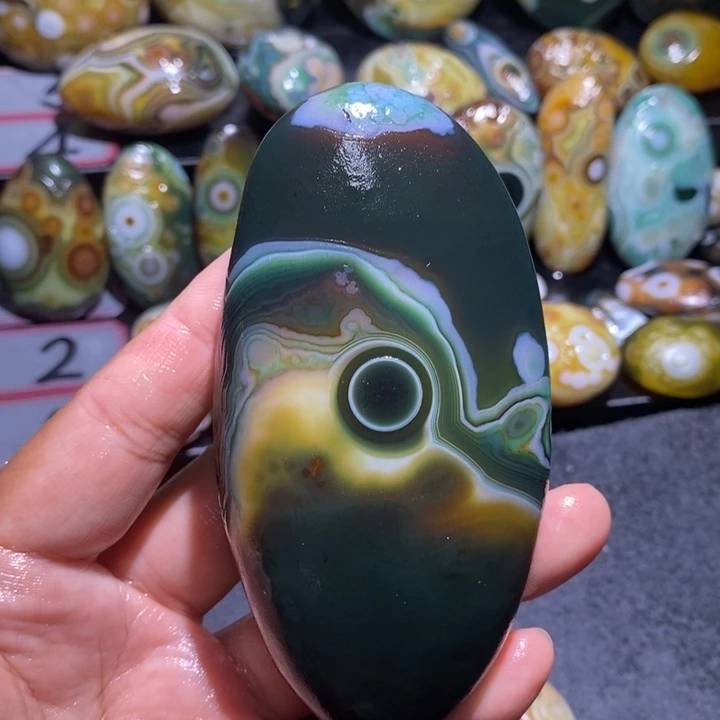 玛瑙/玉髓未镶嵌珠宝奇石140