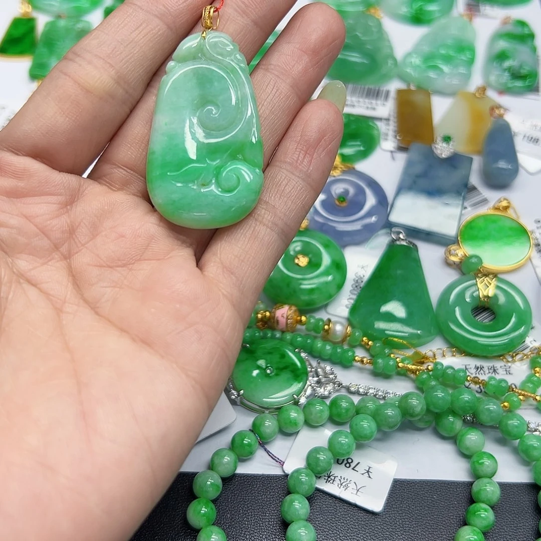 翡翠颈饰18K金镶嵌天然缅料A货一件