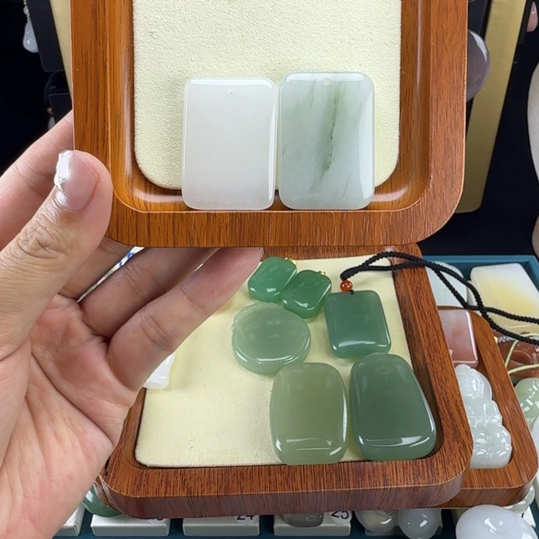 挽***情石英质玉未镶嵌颈饰