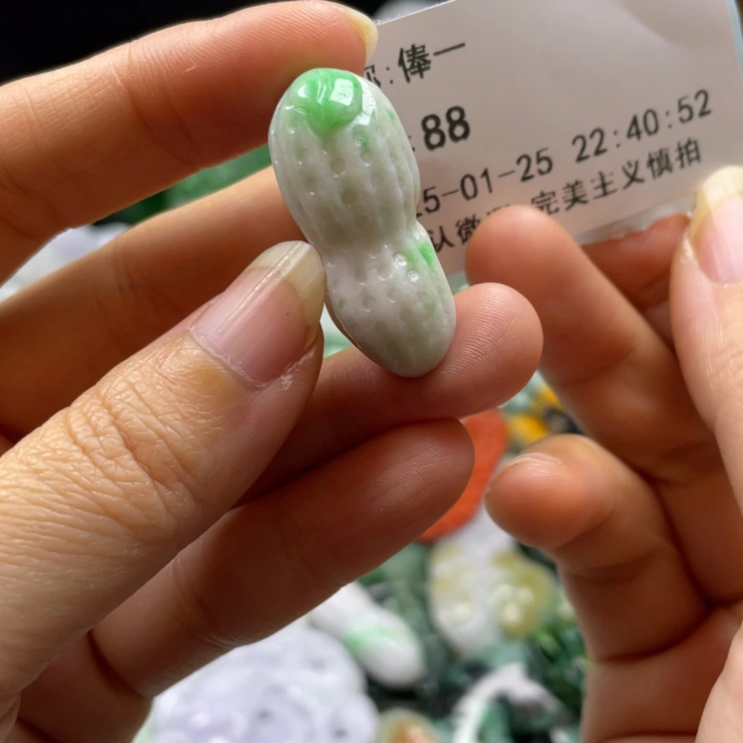 翡翠颈饰未镶嵌俸*牌子