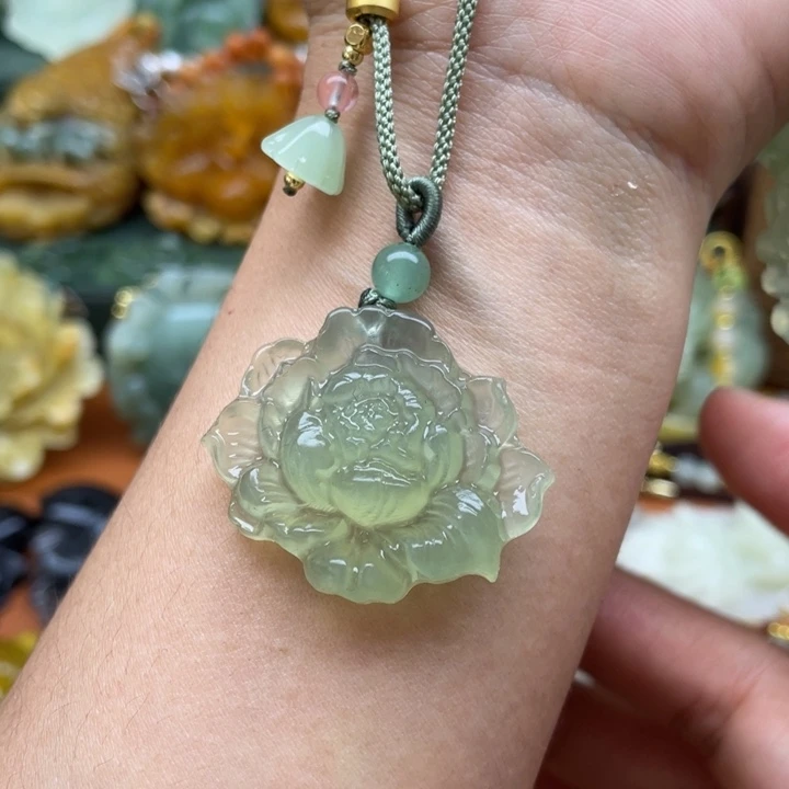 蛇纹石玉未镶嵌吊坠