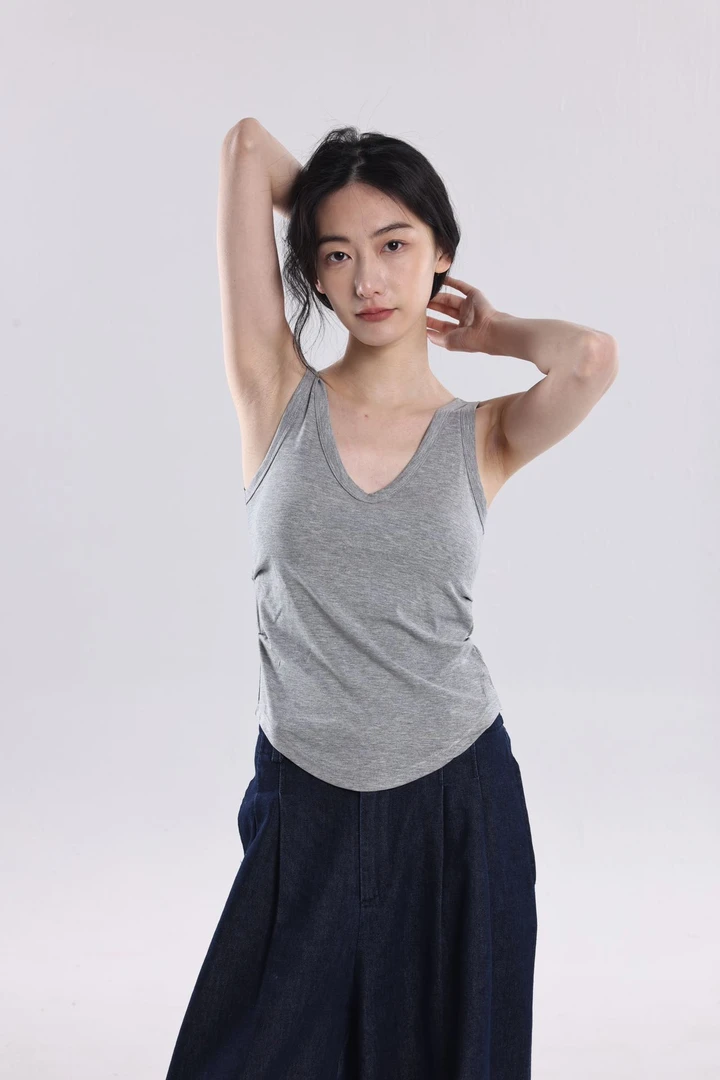 纯欲风设计感宽肩背心女修身美背内搭外穿舒适无袖上衣通勤