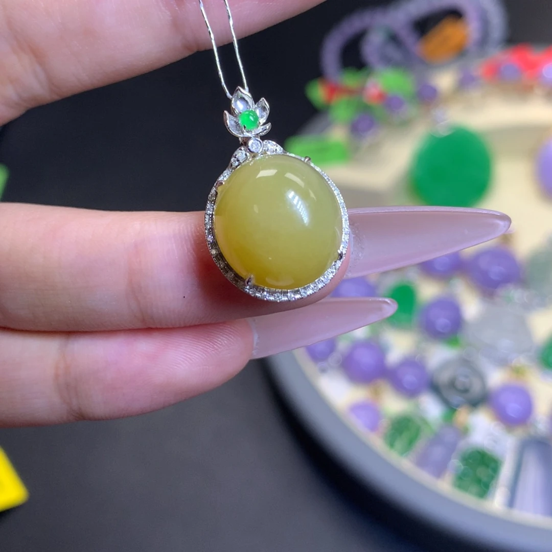 翡翠18K金镶嵌颈饰