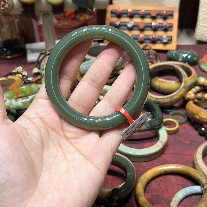 和田玉手镯未镶嵌贰*