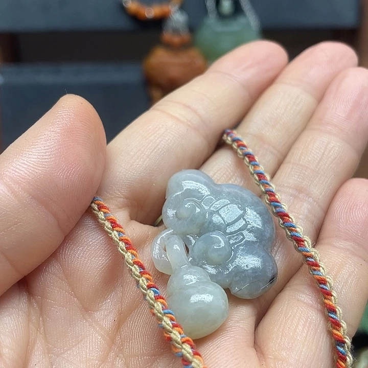 未镶嵌蛇纹石玉颈饰