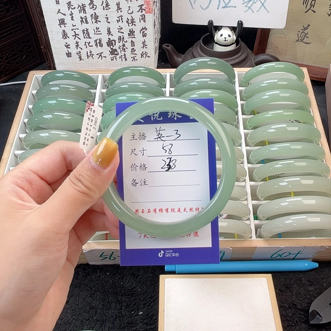 未镶嵌手镯石英质玉1****1