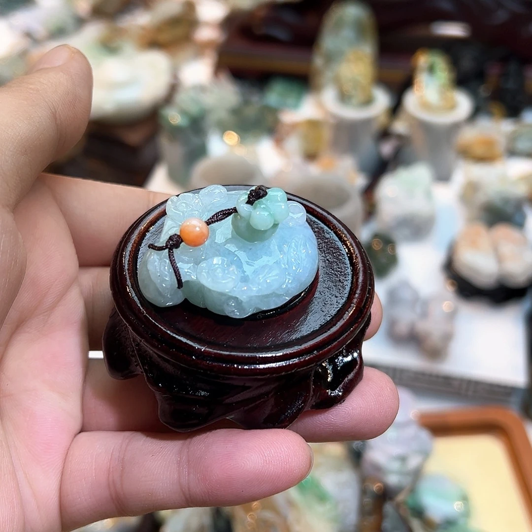 翡翠未镶嵌颈饰挂件
