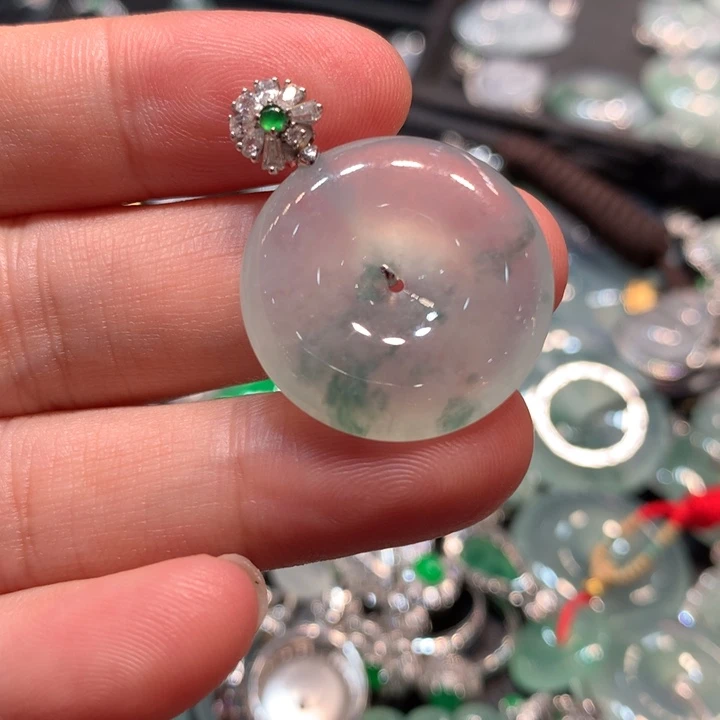 【闪购商品】颈饰18K金镶嵌翡翠翡翠