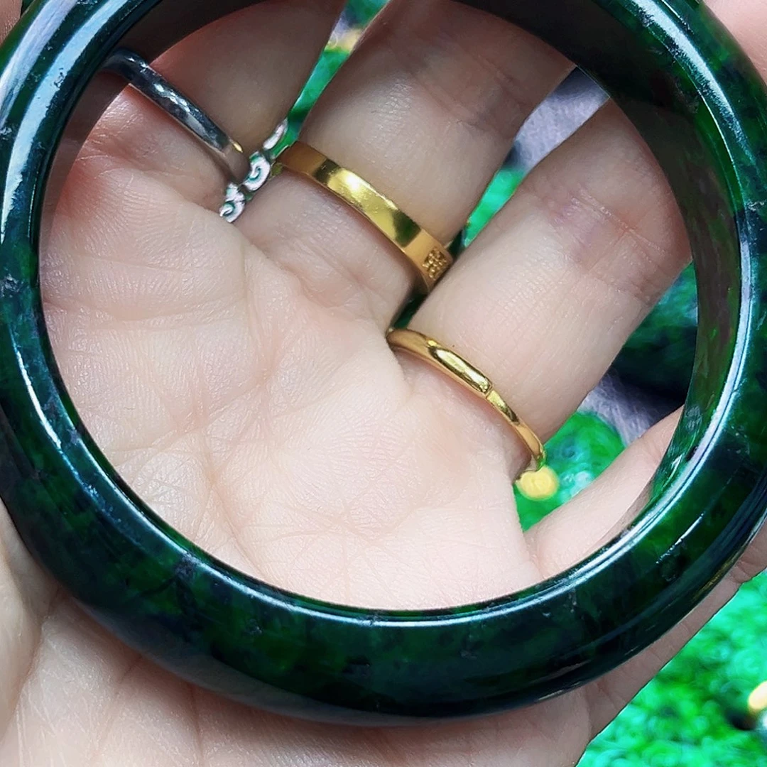 颈饰未镶嵌翡翠多样性