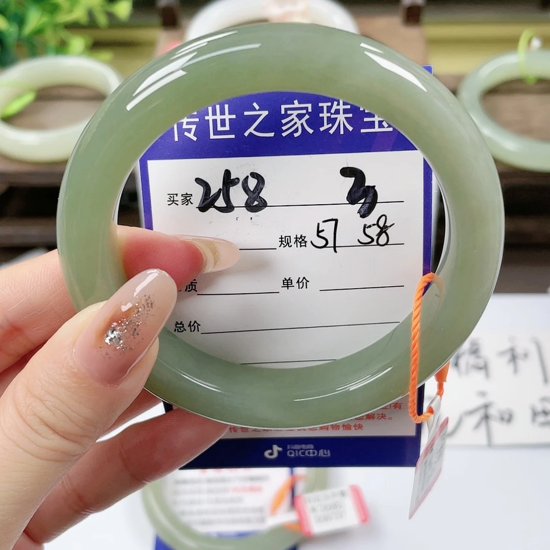 【闪购商品】未镶嵌手镯和田玉