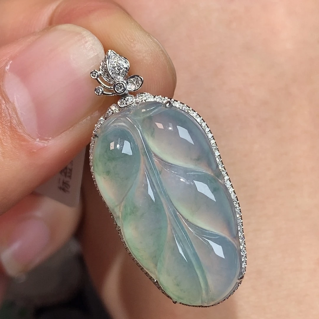 翡翠颈饰18K金镶嵌叶子