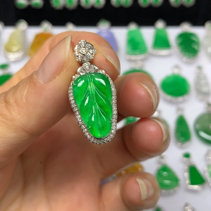 【闪购商品】翡翠18K金镶嵌颈饰吊坠