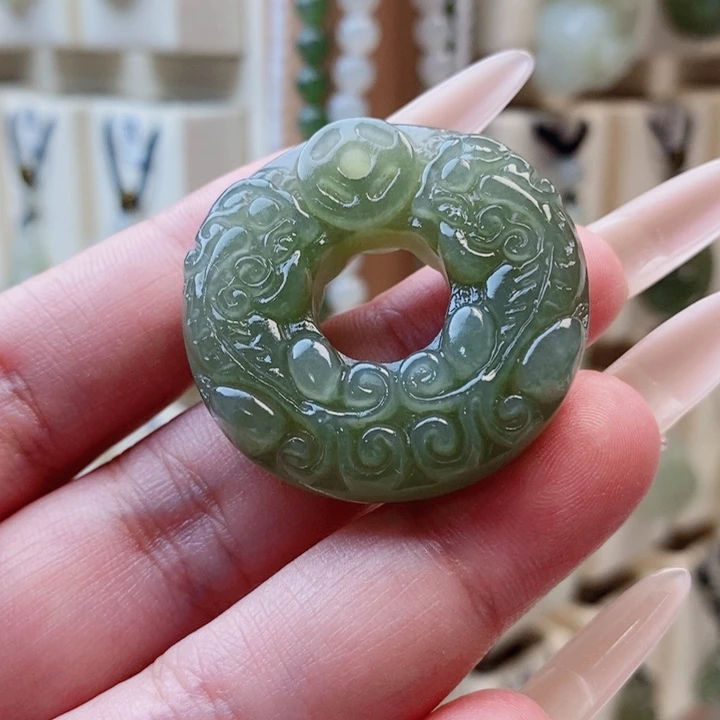 用***7和田玉未镶嵌颈饰