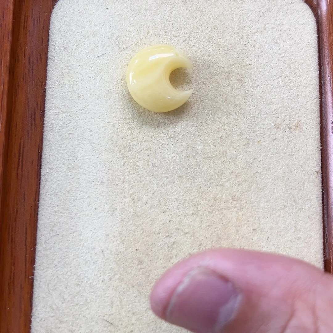 蜜蜡未镶嵌珠宝奇石