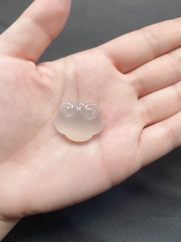 天然玛瑙玉髓吊坠如意祥云锁高冰高透配绳多样性发货