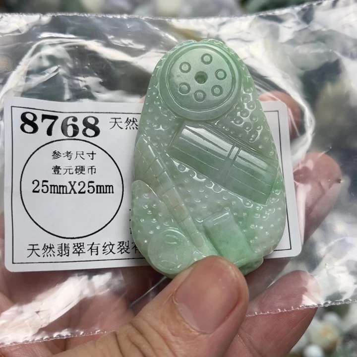 翡翠未镶嵌颈饰8768