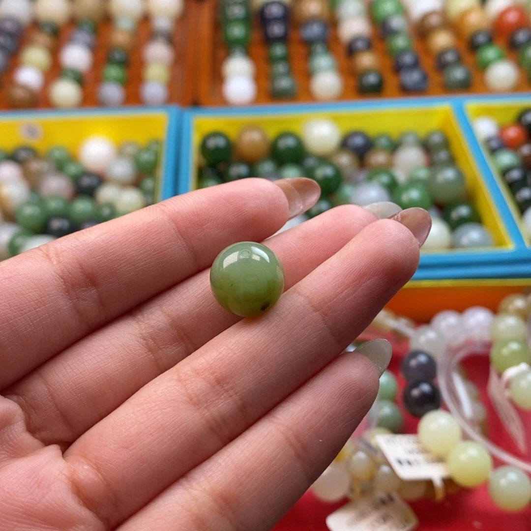 和田玉未镶嵌珠宝奇石福利苹果绿带糖单珠z12