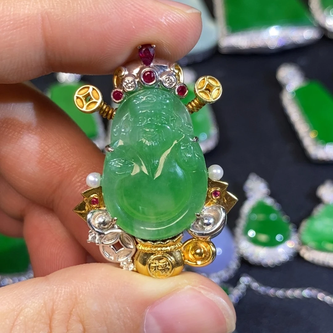 翡翠18K金镶嵌颈饰