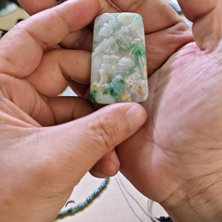 翡翠颈饰未镶嵌842869536500