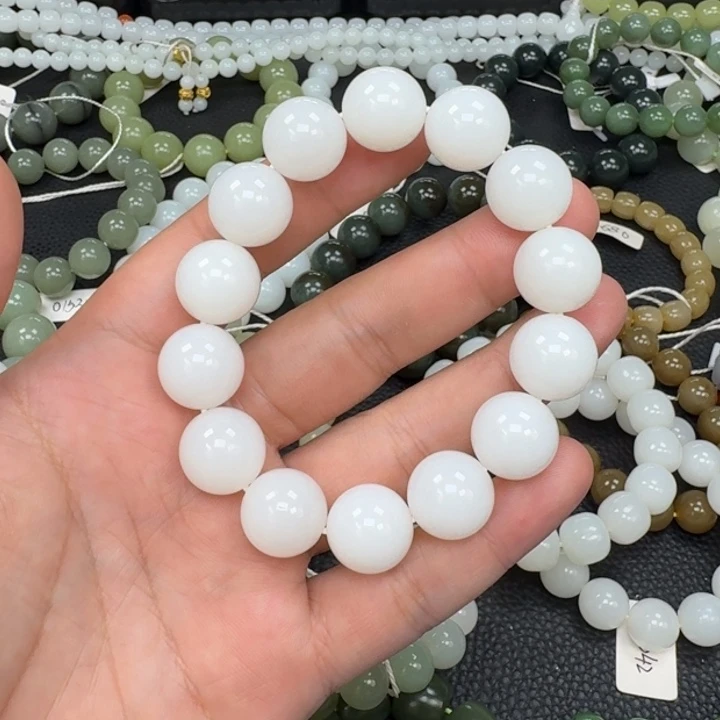 和田玉未镶嵌手串