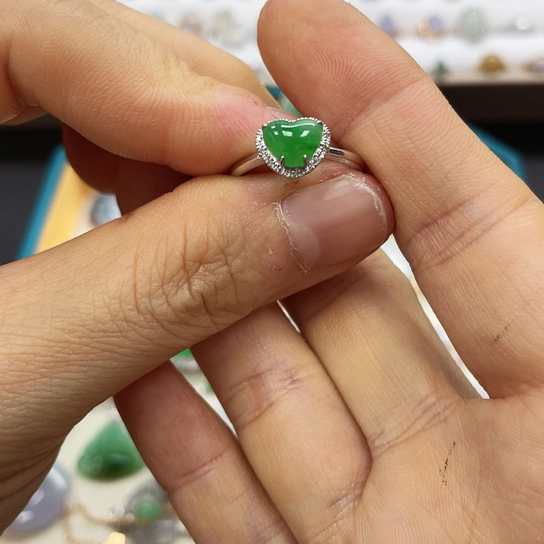 【闪购商品】颈饰18K金镶嵌翡翠