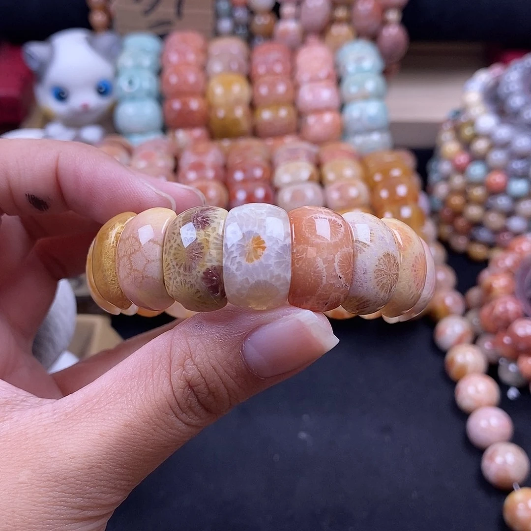 久***霖硅化珊瑚（珊瑚玉）手牌未镶嵌