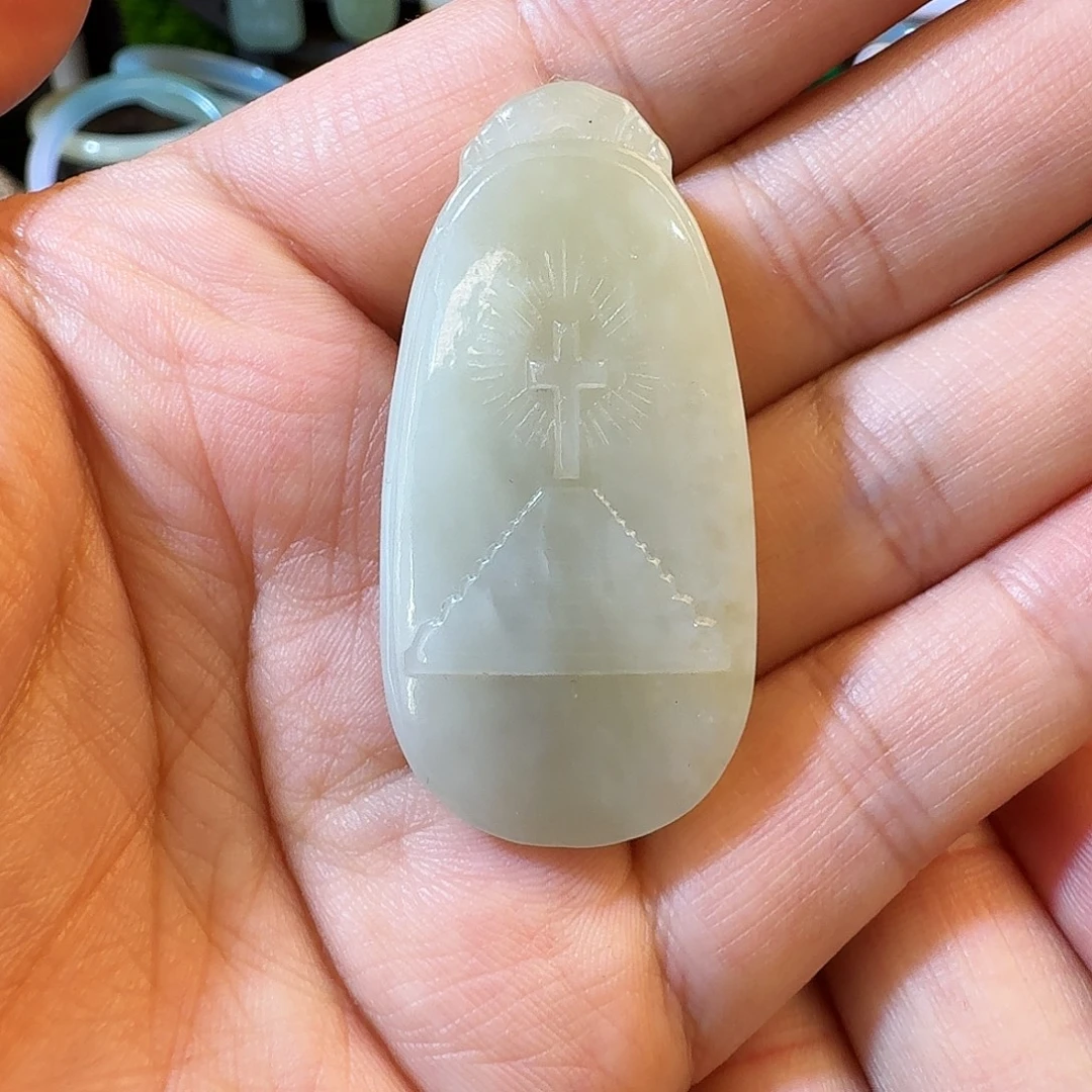 和田玉未镶嵌颈饰清货有瑕疵不退换