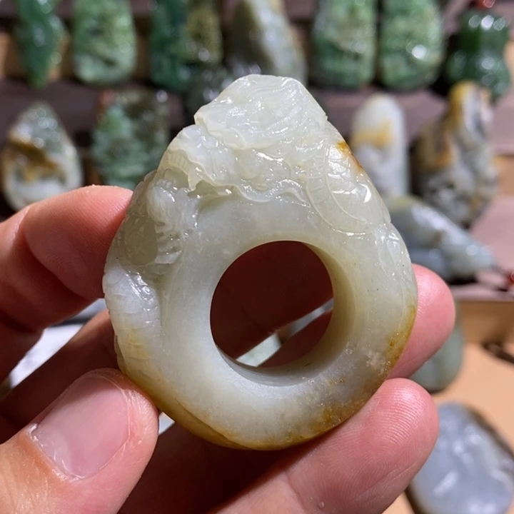 和田玉未镶嵌把件思**品定制