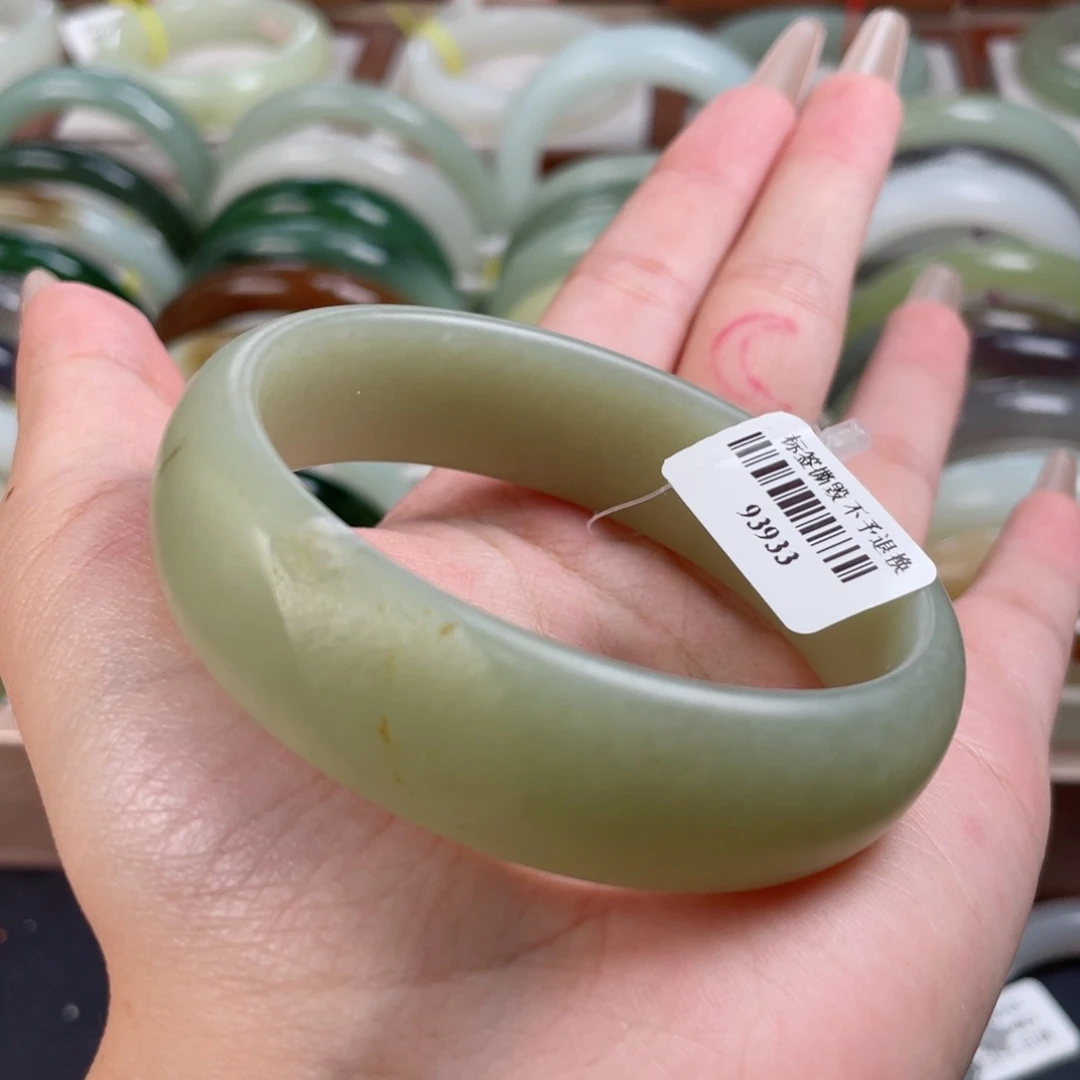 【闪购商品】和田玉手镯未镶嵌64 56/57 带皮