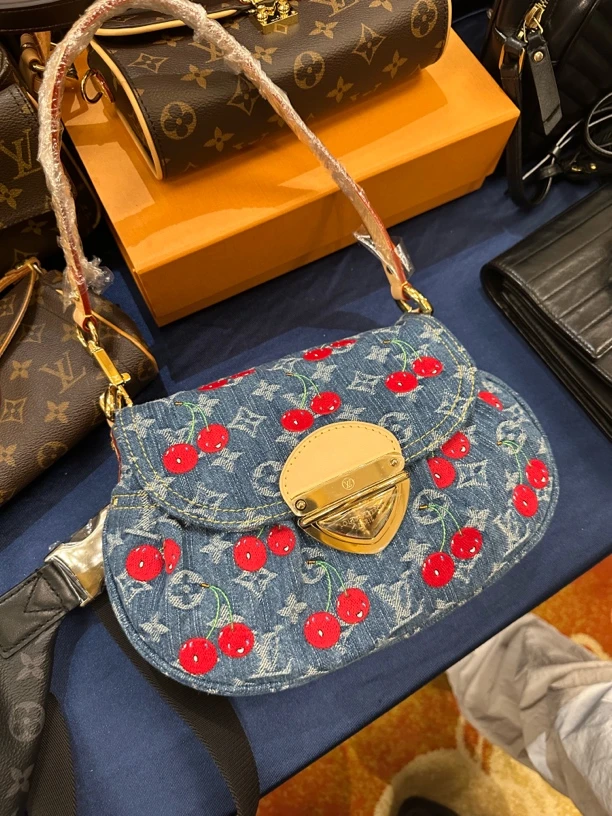 99新 LV 大吉中古/bz/村上隆联名樱桃单肩包