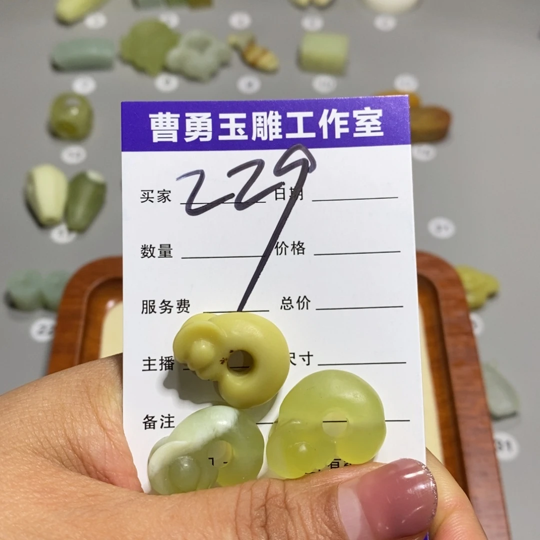 蛇纹石玉未镶嵌颈饰魔****手