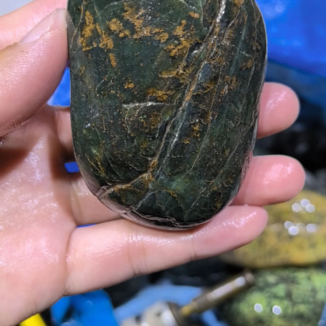 汤***圆有机玻璃藏玉药王石原石一个