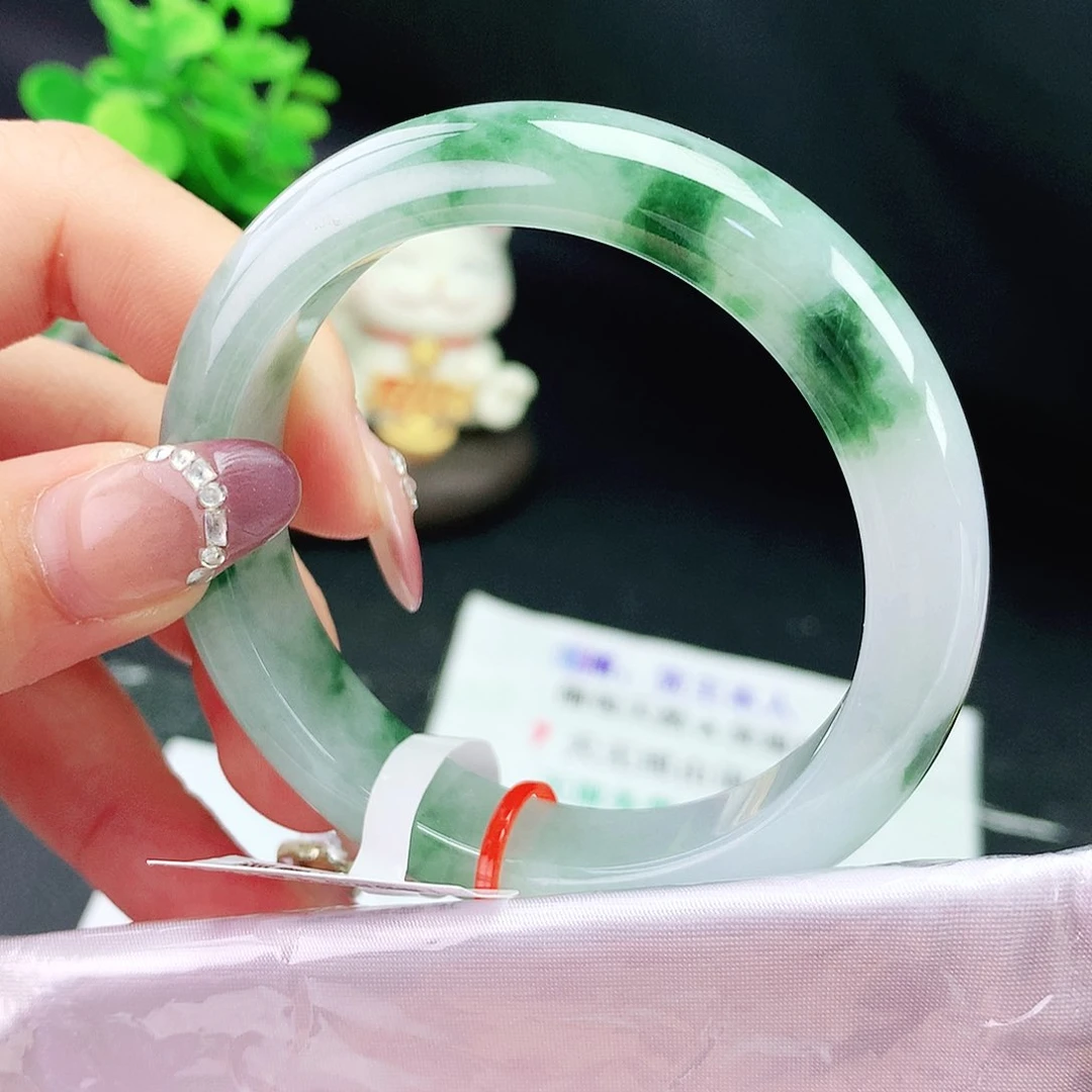 翡翠手镯未镶嵌54圈