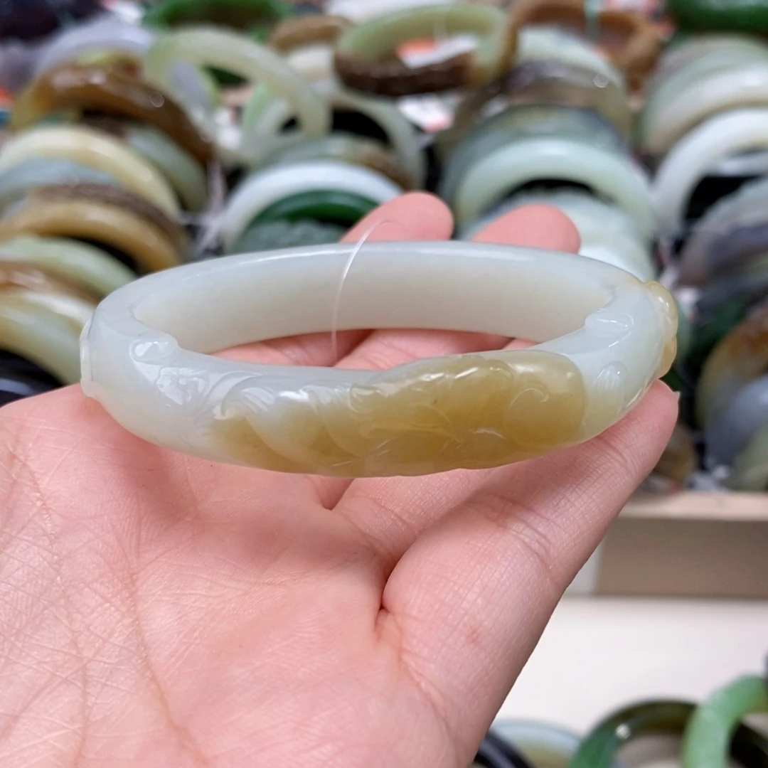 ️***️和田玉未镶嵌手镯56.5贵妃