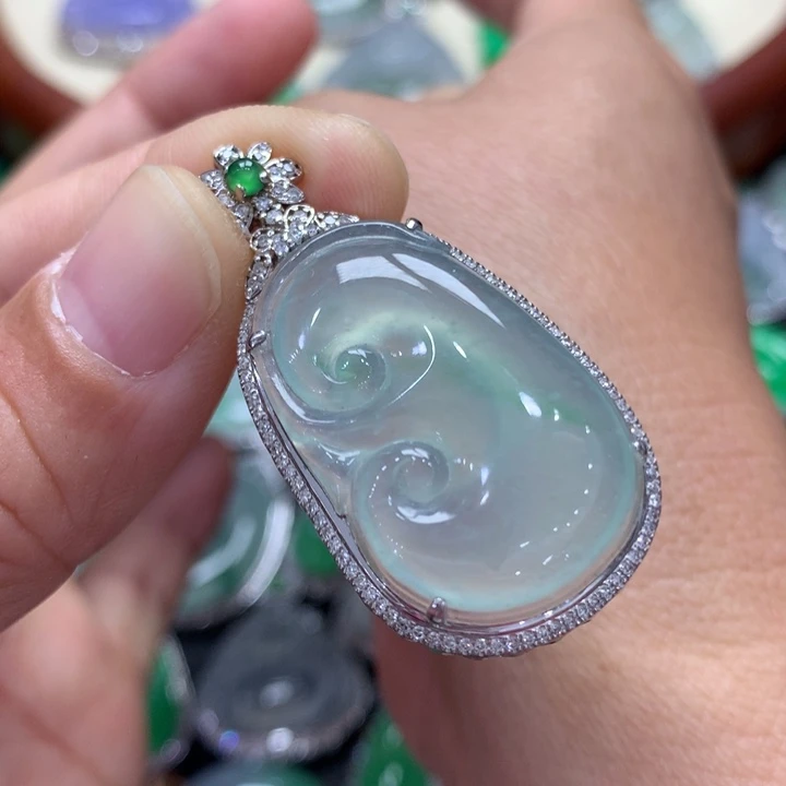 翡翠吊坠(不含链)18K金镶嵌