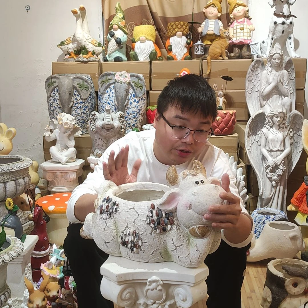 合成树脂牛牛花盆摆件