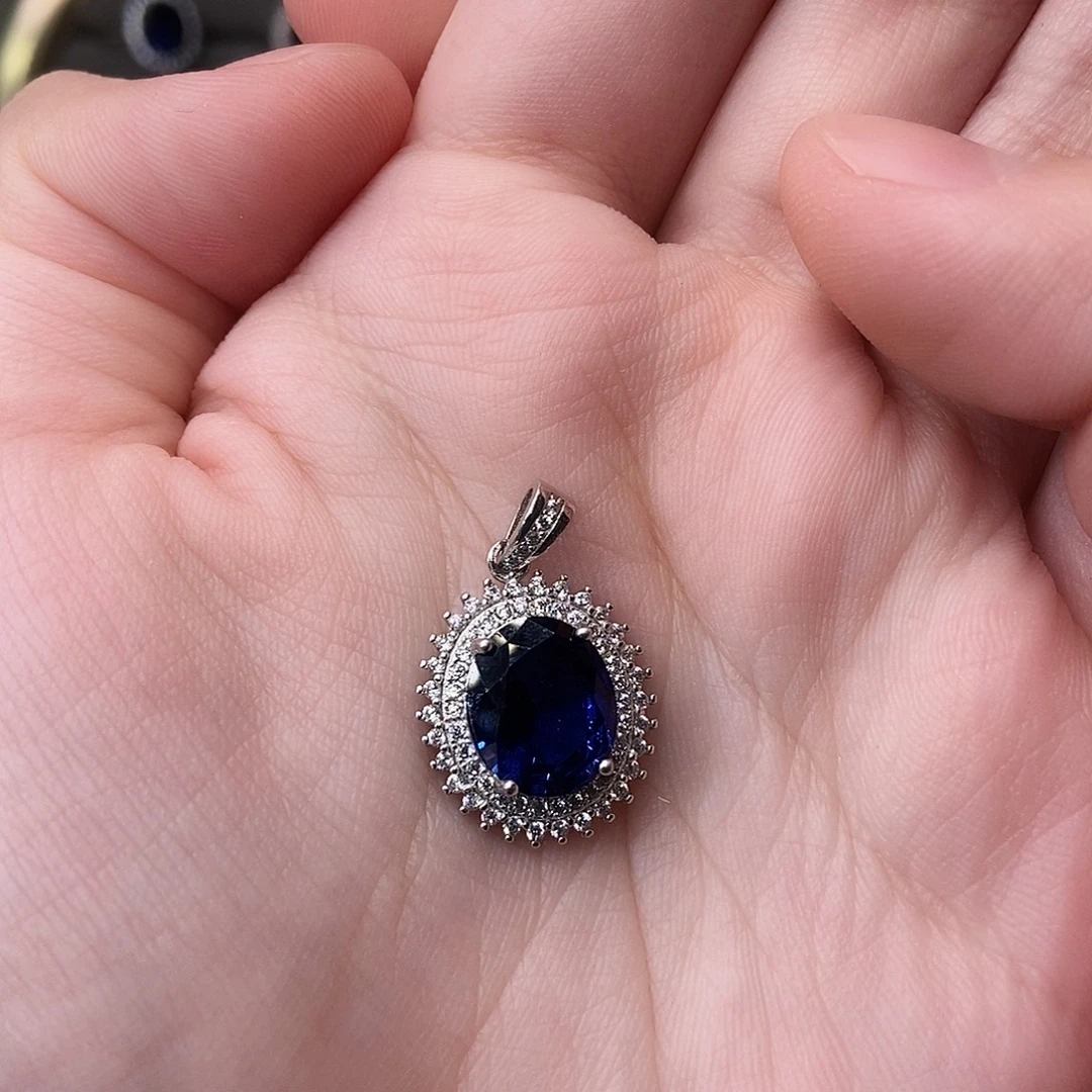 银S925镶嵌蓝宝石吊坠(赠链)
