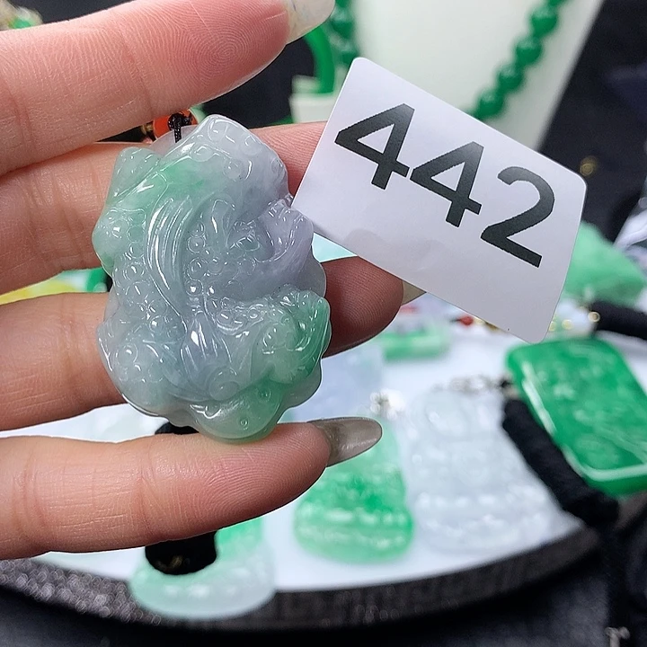 翡翠吊坠(赠链)未镶嵌